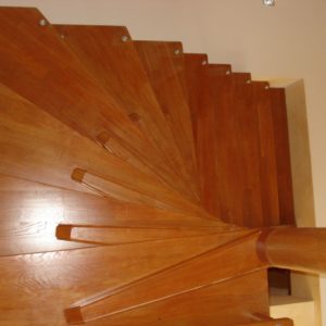 деревянная лестница на больцах3